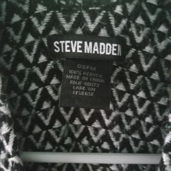 Steve Madden Black Ombre Ruana Wrap Poncho With Black Fringe Trim - Picture 6 of 6